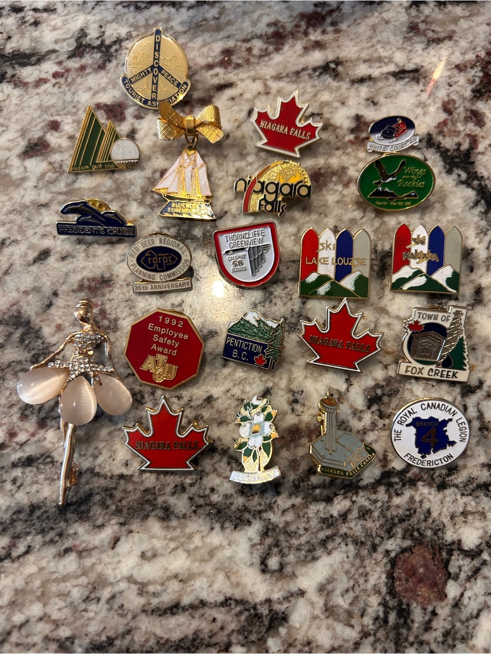 Assorted‎ collectable pins - Canadian edition